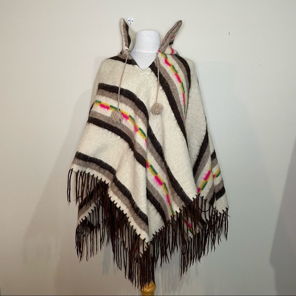 Vintage 1970s cream wool Aztec poncho cape with pompoms and fringe details - Picture 2 of 7